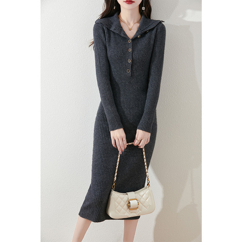Robe en tricot pour femmes avec col haut et détails de boutons Chic und Stil