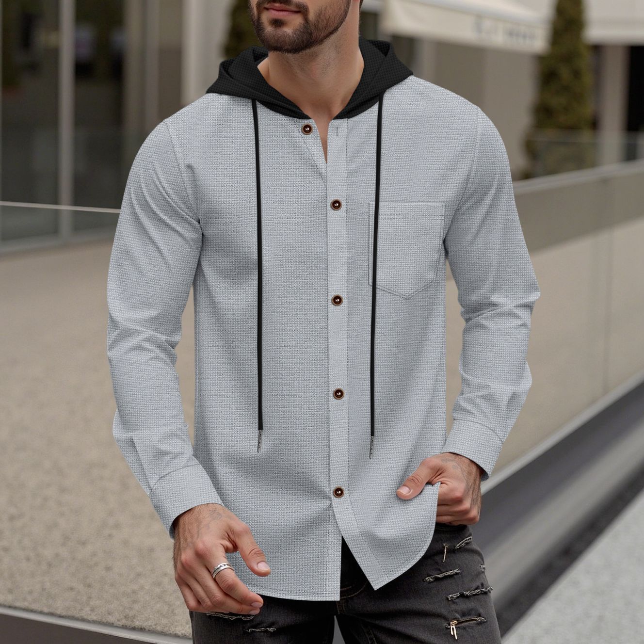Chemise à capuche tendance pour hommes avec patte de boutonnage et poche poitrine pratique Chic und Stil