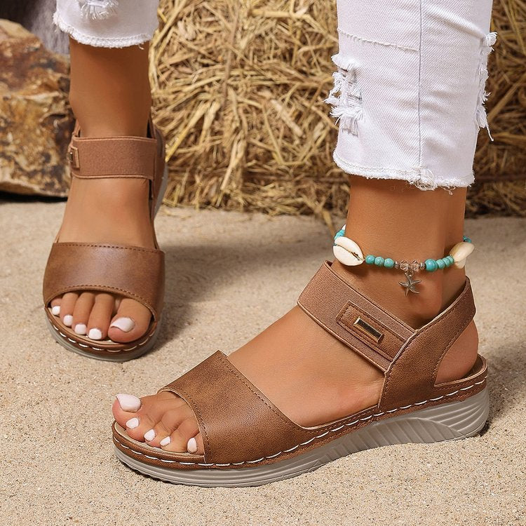Sandales confortables pour femmes avec sangle réglable et technologie de semelle anatomique Chic und Stil
