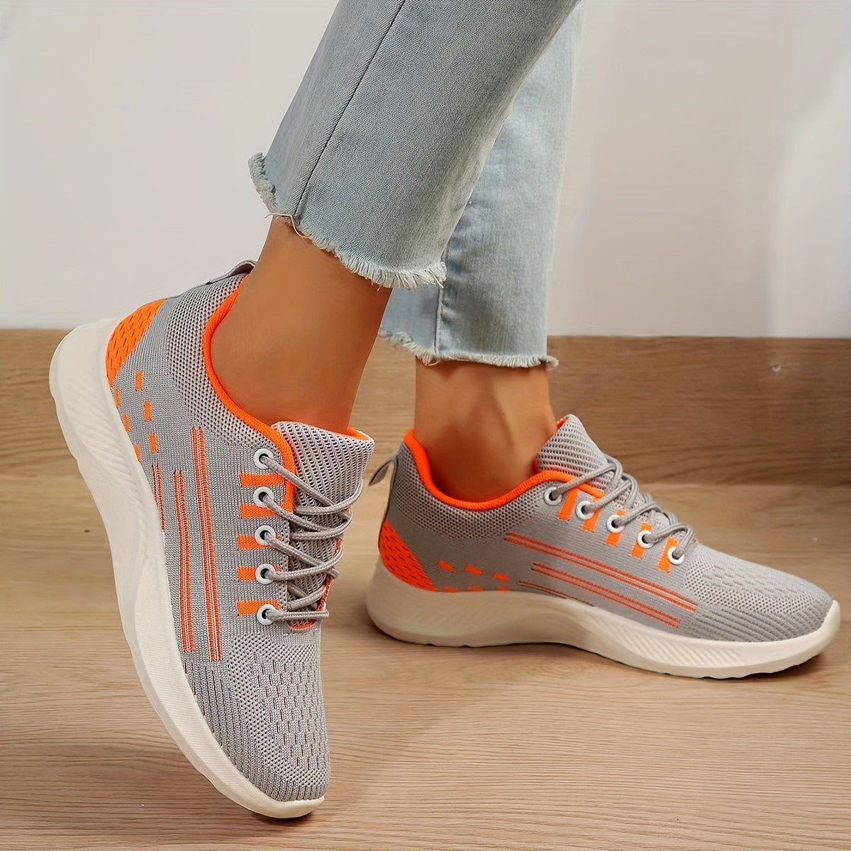 Baskets de sport pour femmes avec matériau supérieur respirant et semelle extérieure antidérapante Chic und Stil