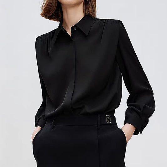 Chemise classique boutonnée pour femmes avec détails de plis subtils Chic und Stil