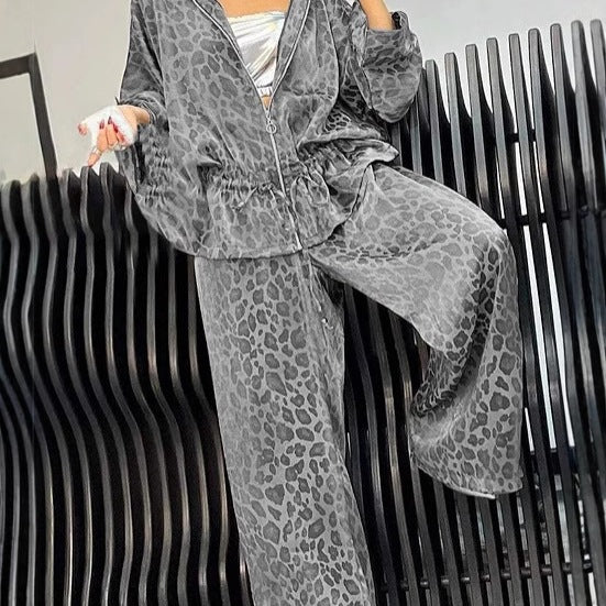 Dame combinaison décontractée avec motif léopard tendance et coupe ample Chic und Stil