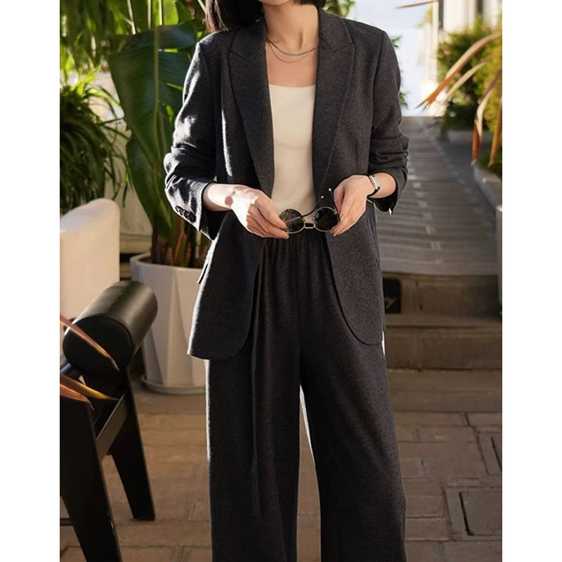 Costume-pantalon ouvert ajusté pour femme Chic und Stil