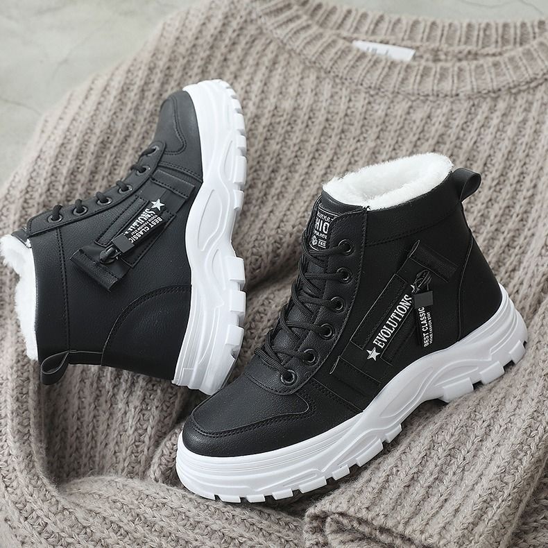 Chic und Stil | Snow Boots with Platform Sole