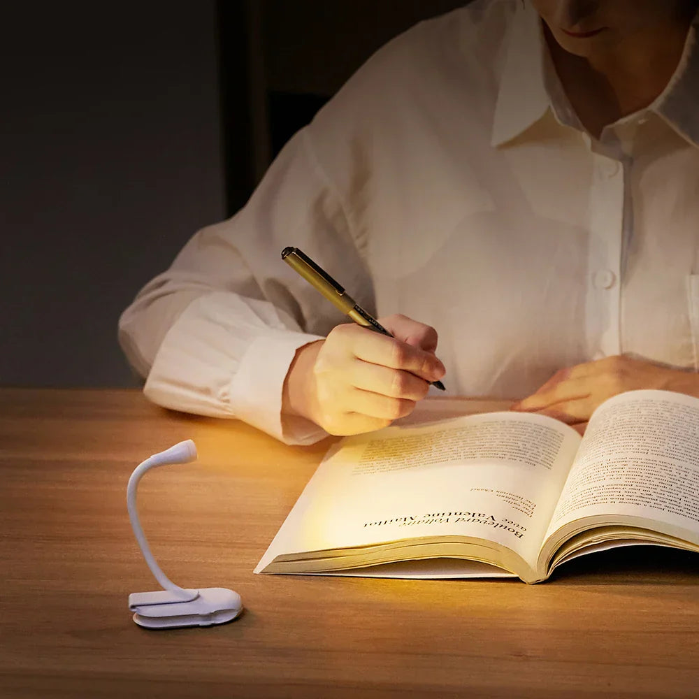 Chic and Style | Mini Reading Light - Portable Clip-on Night Light with USB Charging, Dimmable LED for Bedroom, Eye Protection and Camping - Book Light with 360° Rotatable Clip