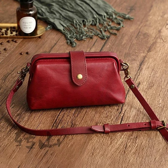Chic and Style | Handmade retro bag made of genuine leather