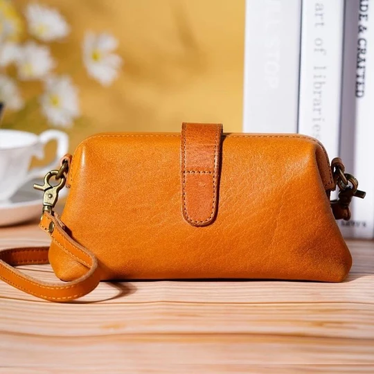 Chic and Style | Handmade retro bag made of genuine leather