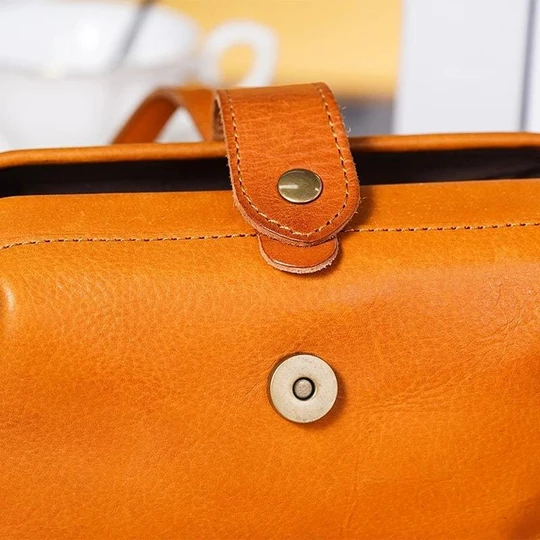 Chic and Style | Handmade retro bag made of genuine leather