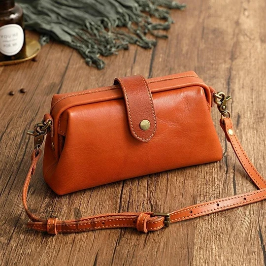 Chic and Style | Handmade retro bag made of genuine leather
