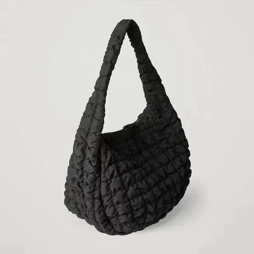 Chic und Stil | Down Crossbody Bag – The Perfect Travel Companion!