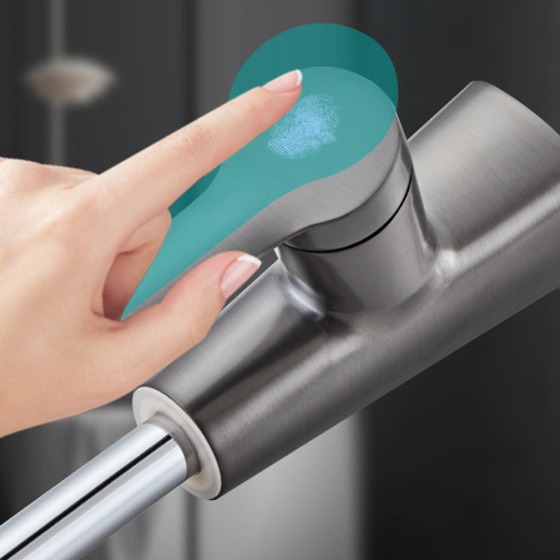 Chic and Style | 1-hole bathroom faucet with pull-out spray