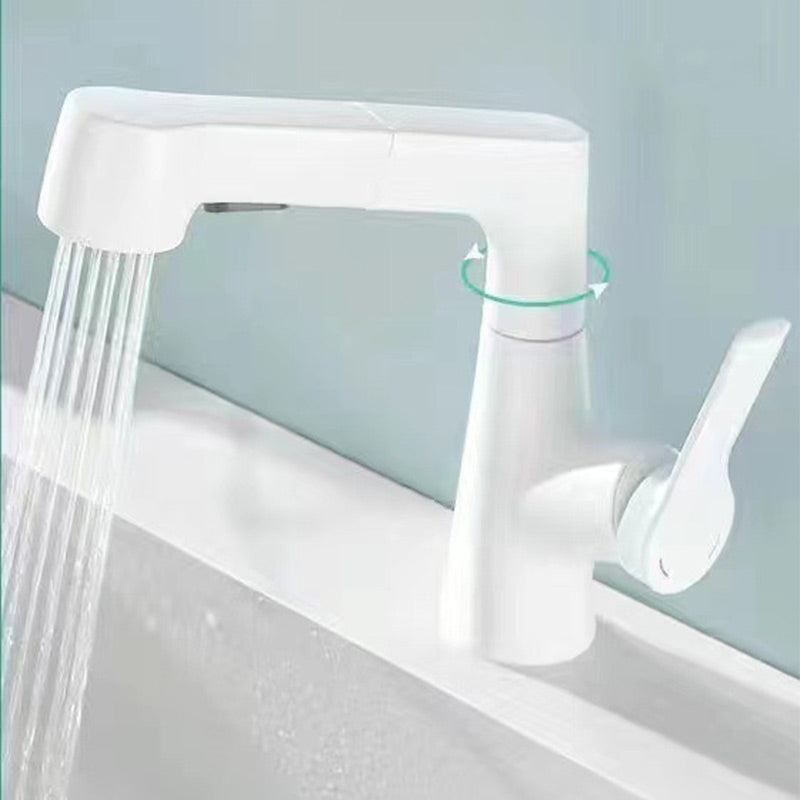 Chic and Style | 1-hole bathroom faucet with pull-out spray
