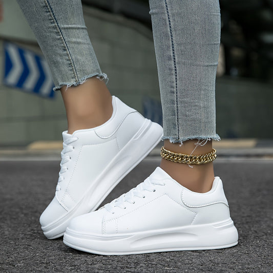 Chic und Stil | Orthopedic White Sneakers
