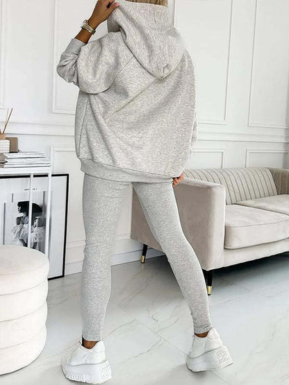 Chic und Stil | 3-piece women's sports set with oversized sweatshirt and slim pants