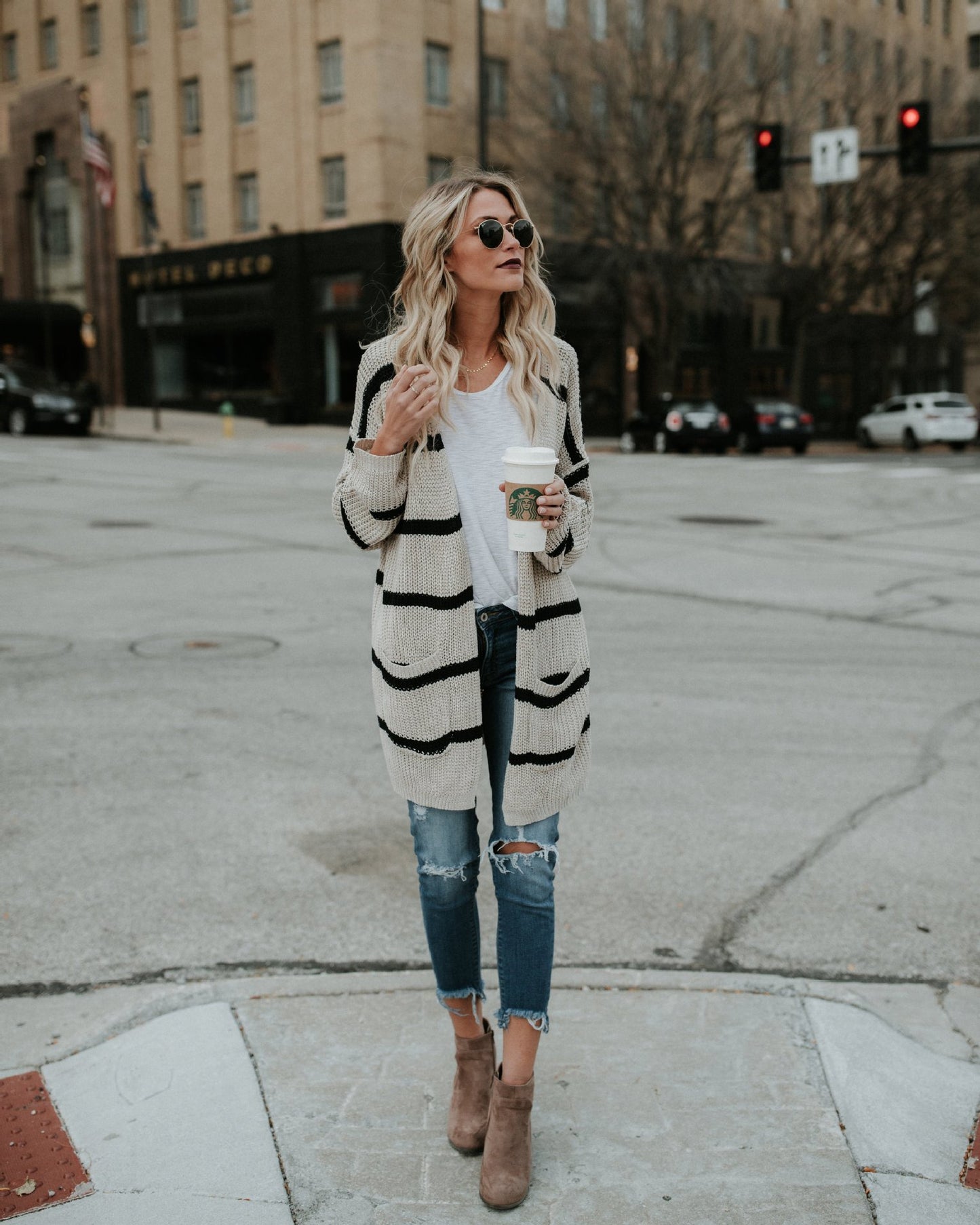 Cardigan pour femmes tricot décontracté avec un large motif rayé et des manches ouvertes Chic und Stil
