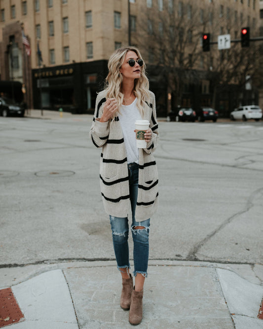 Cardigan pour femmes tricot décontracté avec un large motif rayé et des manches ouvertes Chic und Stil
