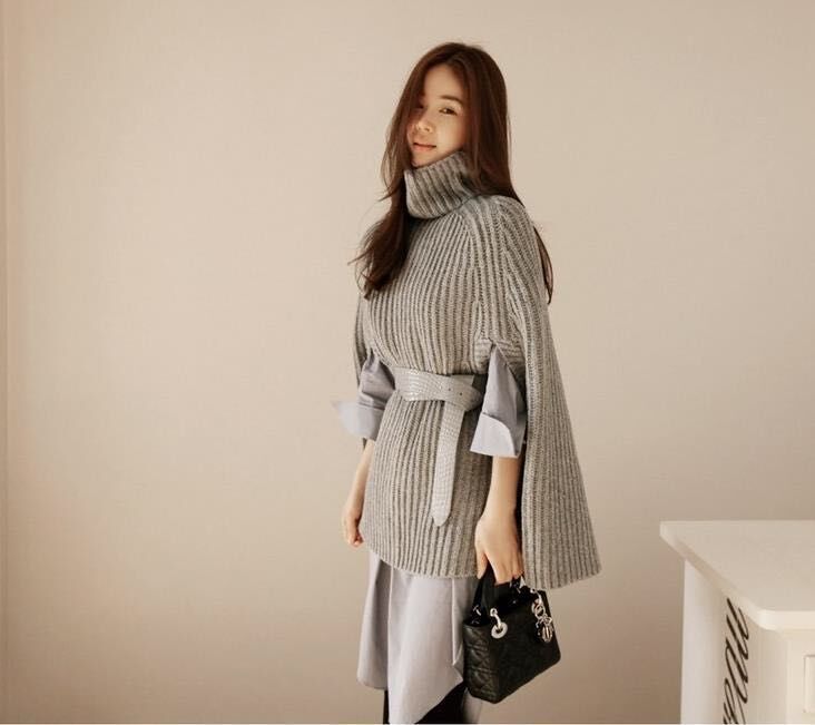 Pull en tricot pour dames avec col montant large et design classique de cape Chic und Still
