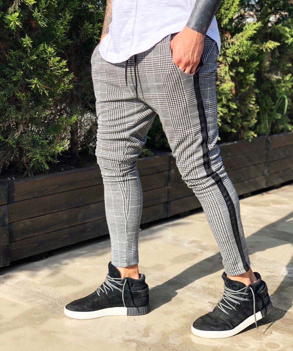 Slim-fit leisure pants for men with check pattern and elastic waist Chic und Stil