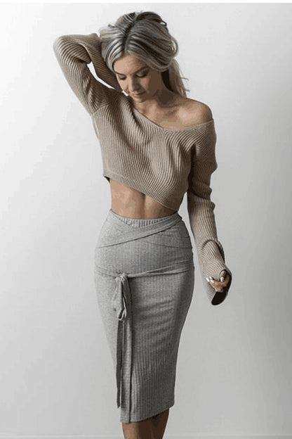 Pull élégant pour femmes, cropped, avec décolleté profond et jupe ajustée Chic und Stil