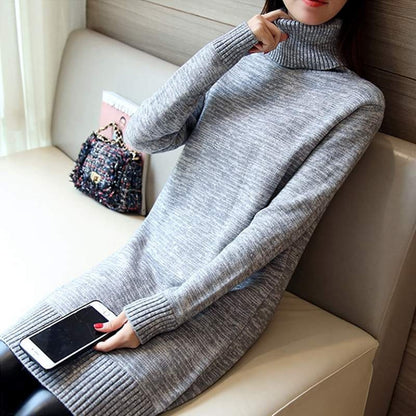 Robe en tricot pour femmes avec col roulé haut et détails côtelés Chic und Stil