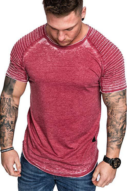 T-shirt de sport pour hommes avec un design d'épaule texturé Chic und Stil