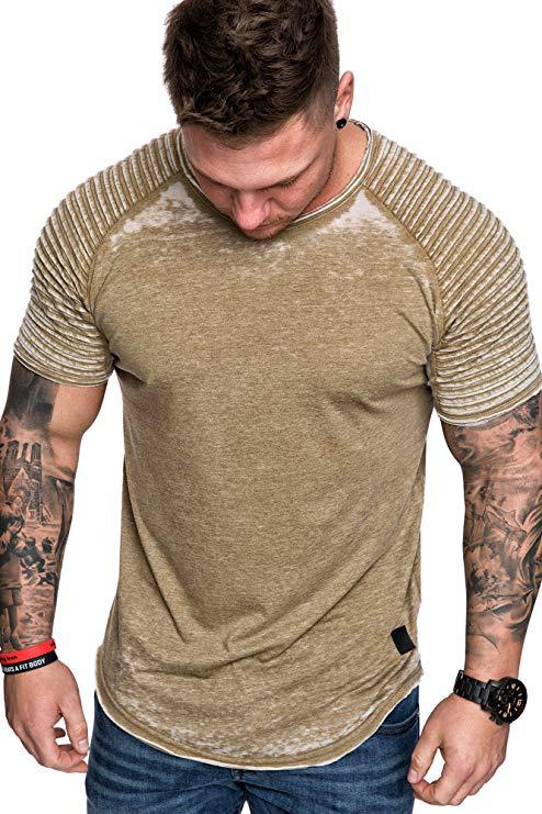 T-shirt de sport pour hommes avec un design d'épaule texturé Chic und Stil