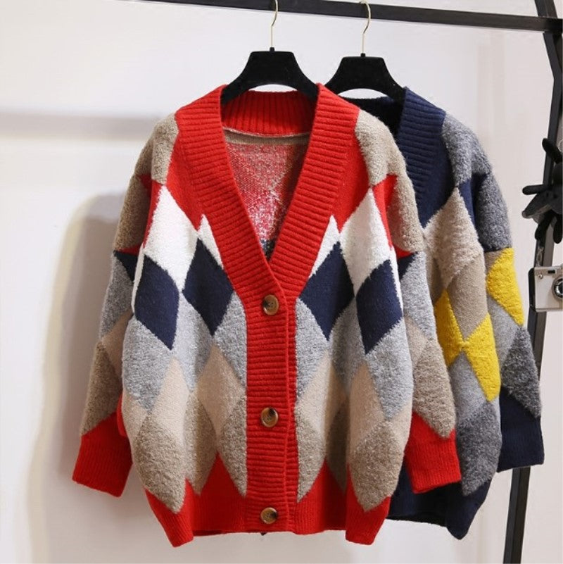 Cardigan pour femmes avec un motif losange à la mode et une coupe généreuse Chic und Stil