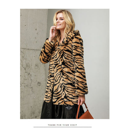 Veste en fausse fourrure pour femmes avec motif à rayures de tigre Chic und Stil