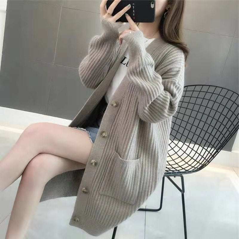 Dames Gros Tricot Cardigan avec décolleté en V profond et élégants détails de boutons Chic und Stil