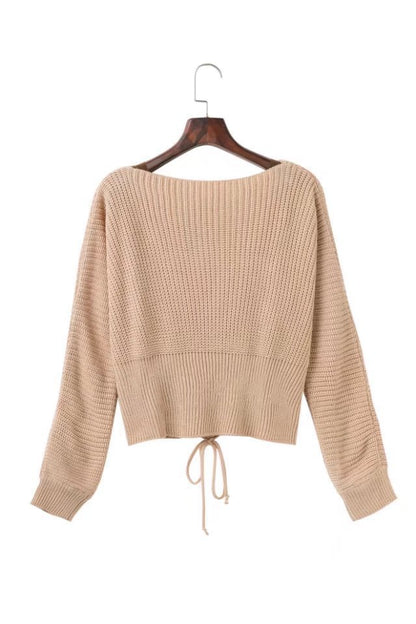 Casual knitted pullover for women with a deep V-neck and a decorative lace Chic und Stil