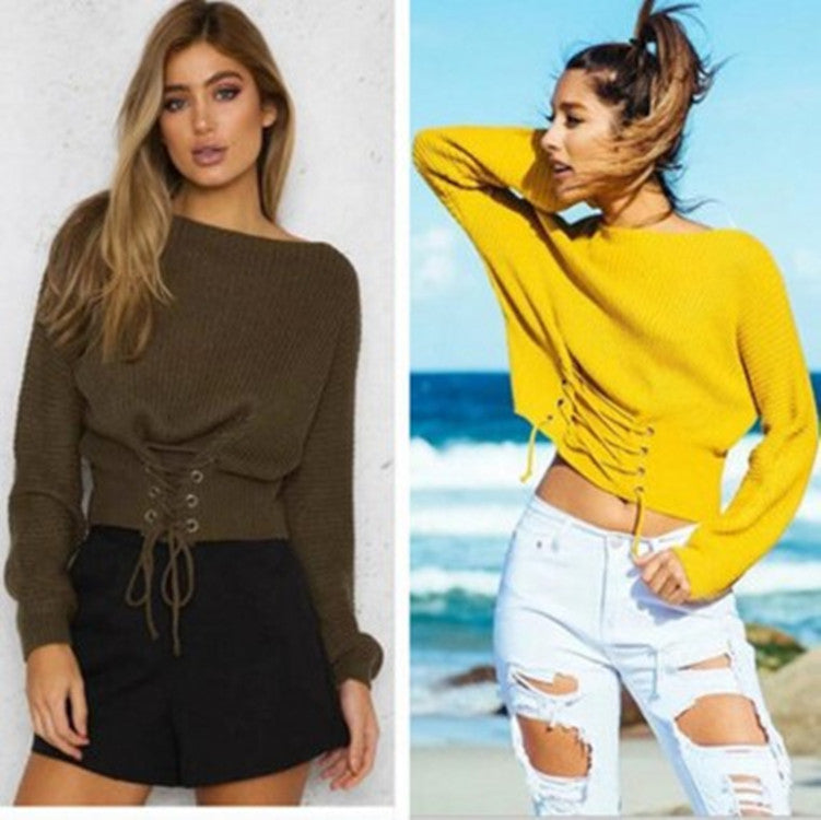 Casual knitted pullover for women with a deep V-neck and a decorative lace Chic und Stil