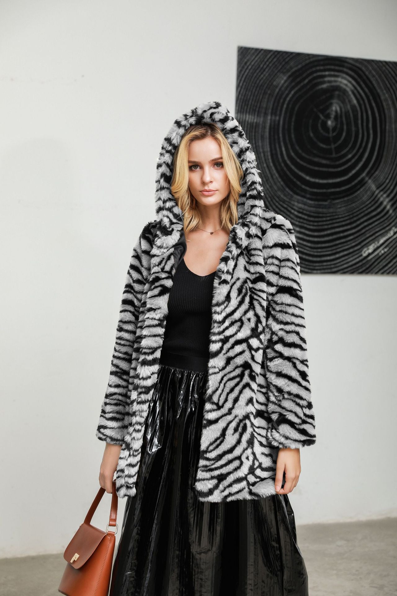 Veste en fausse fourrure pour femmes avec motif à rayures de tigre Chic und Stil