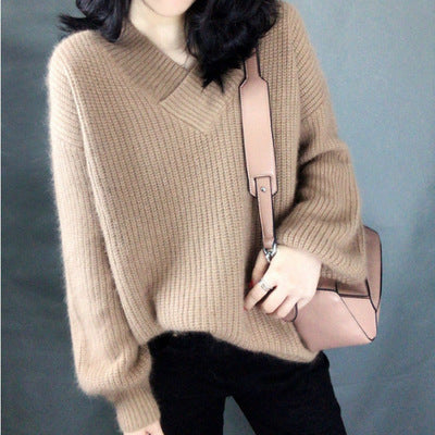 Women's knitted pullover with V-neck and voluminous sleeves Chic and Style