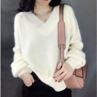 Women's knitted pullover with V-neck and voluminous sleeves Chic and Style