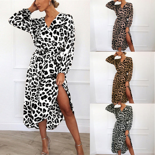 Robe portefeuille pour femmes avec un élégant imprimé léopard et fente latérale Chic und Stil