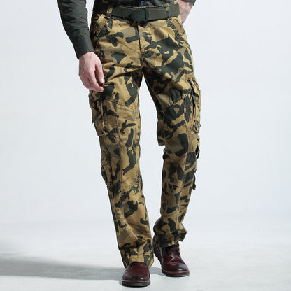 Multifunctional camouflage cargo pants for men with many practical pockets Chic and Style