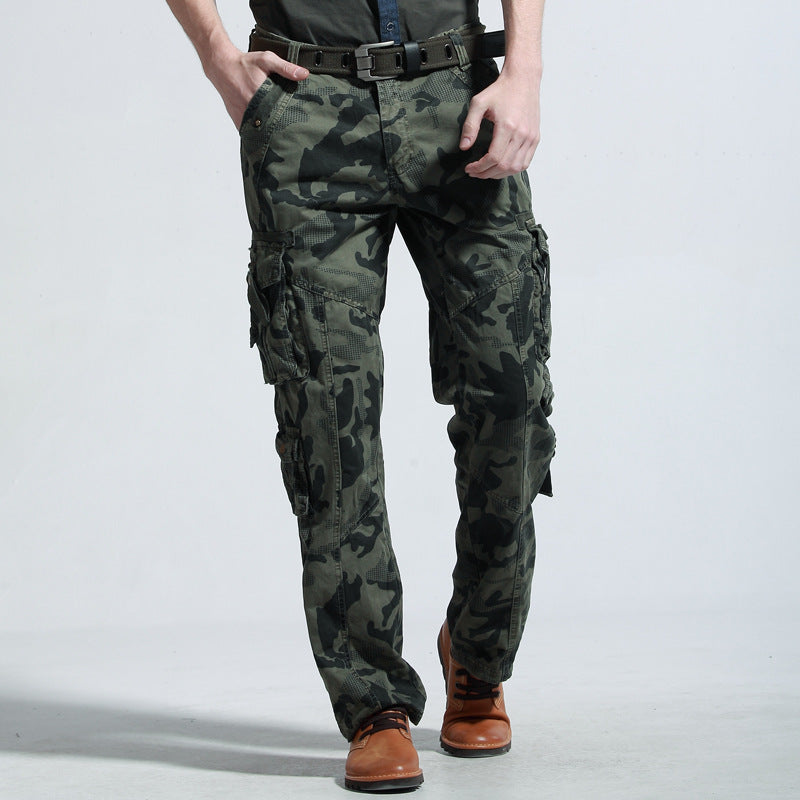 Multifunctional camouflage cargo pants for men with many practical pockets Chic and Style