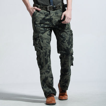 Multifunctional camouflage cargo pants for men with many practical pockets Chic and Style