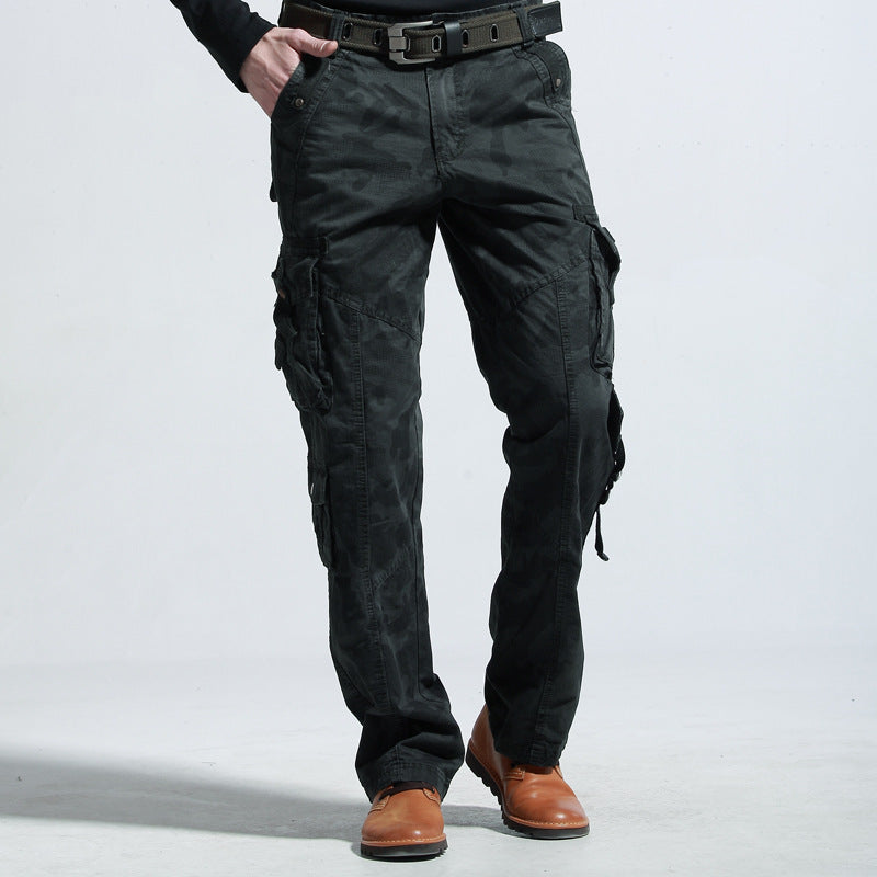 Multifunctional camouflage cargo pants for men with many practical pockets Chic and Style