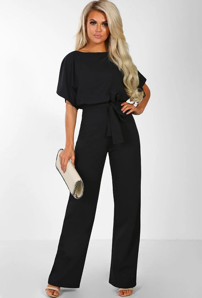 Elegant set for women consisting of a flowing blouse and flared pants Chic und Stil