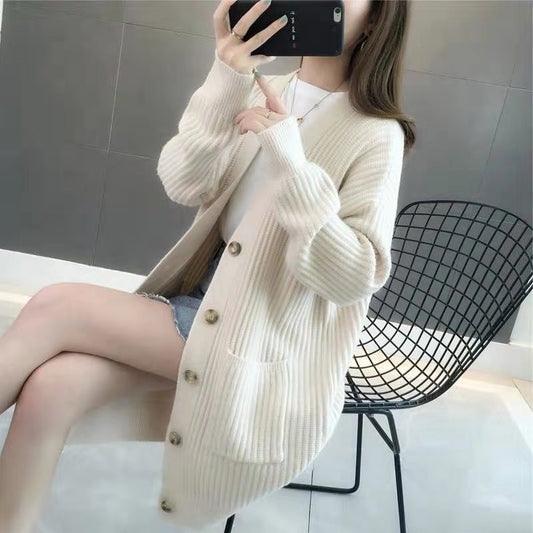 Dames Gros Tricot Cardigan avec décolleté en V profond et élégants détails de boutons Chic und Stil