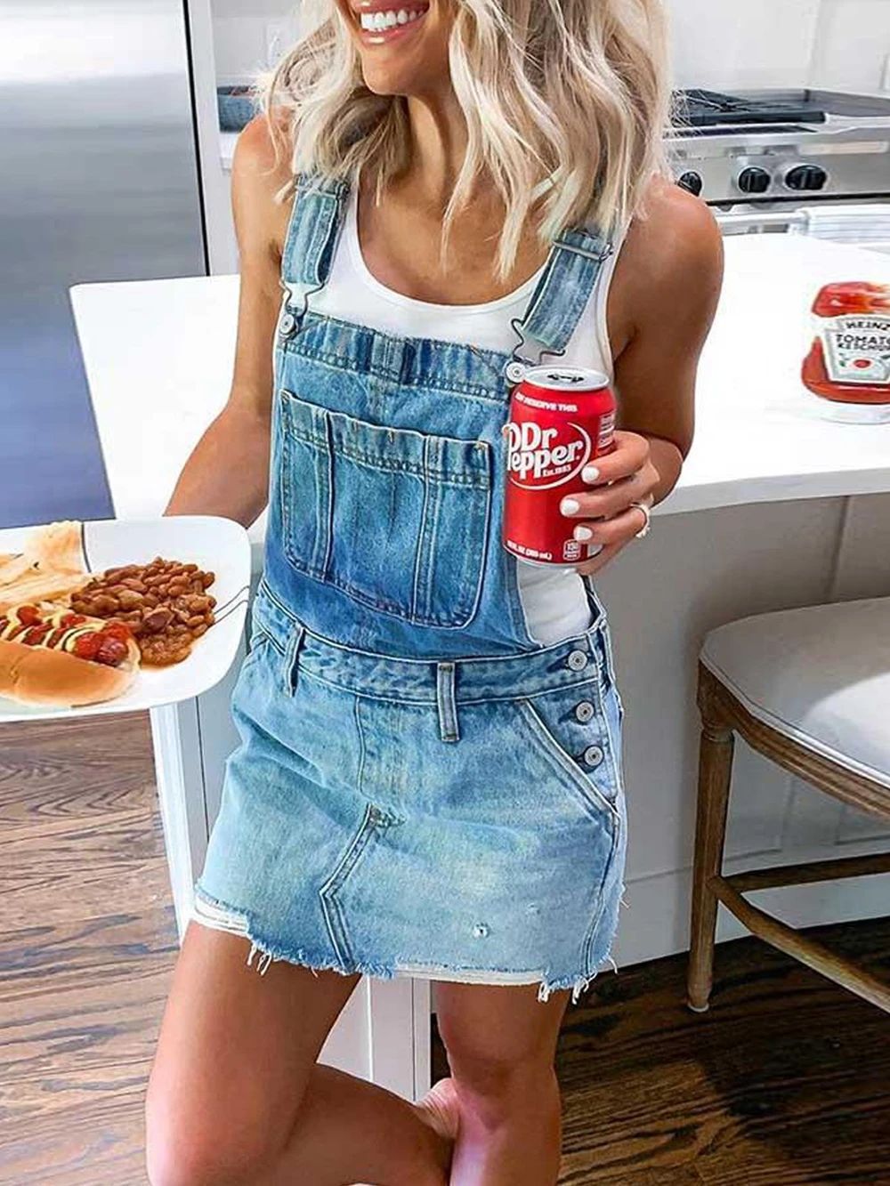 Robe à bretelles pour dames en denim de haute qualité avec des détails de boutons stylés Chic und Stil