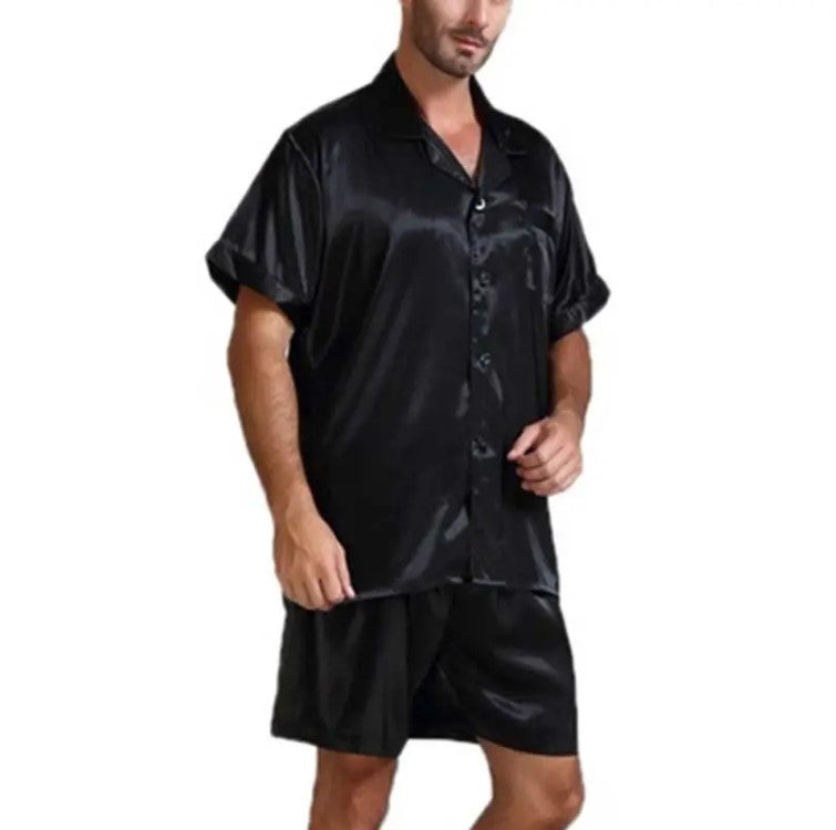 Women's satin pajama set with shorts and elegant collar Chic und Stil