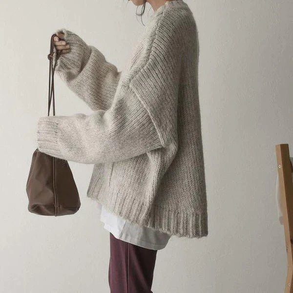 Chic and Style | Comfortable oversized pullover with pocket