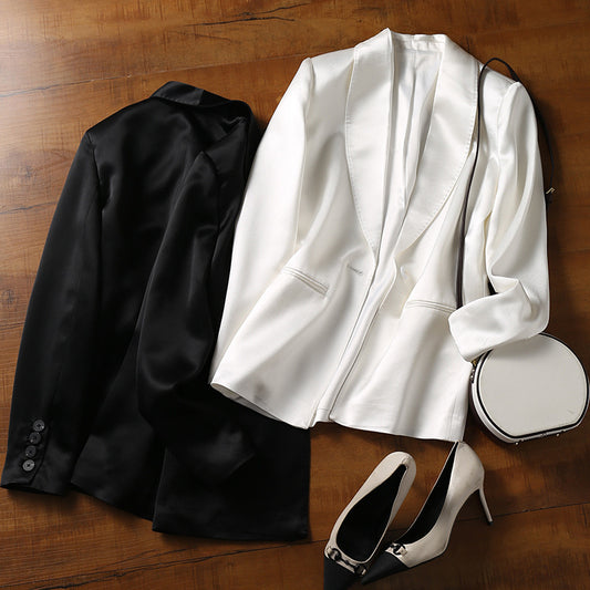 Blazer sur mesure en satin pour femmes Chic und Stil