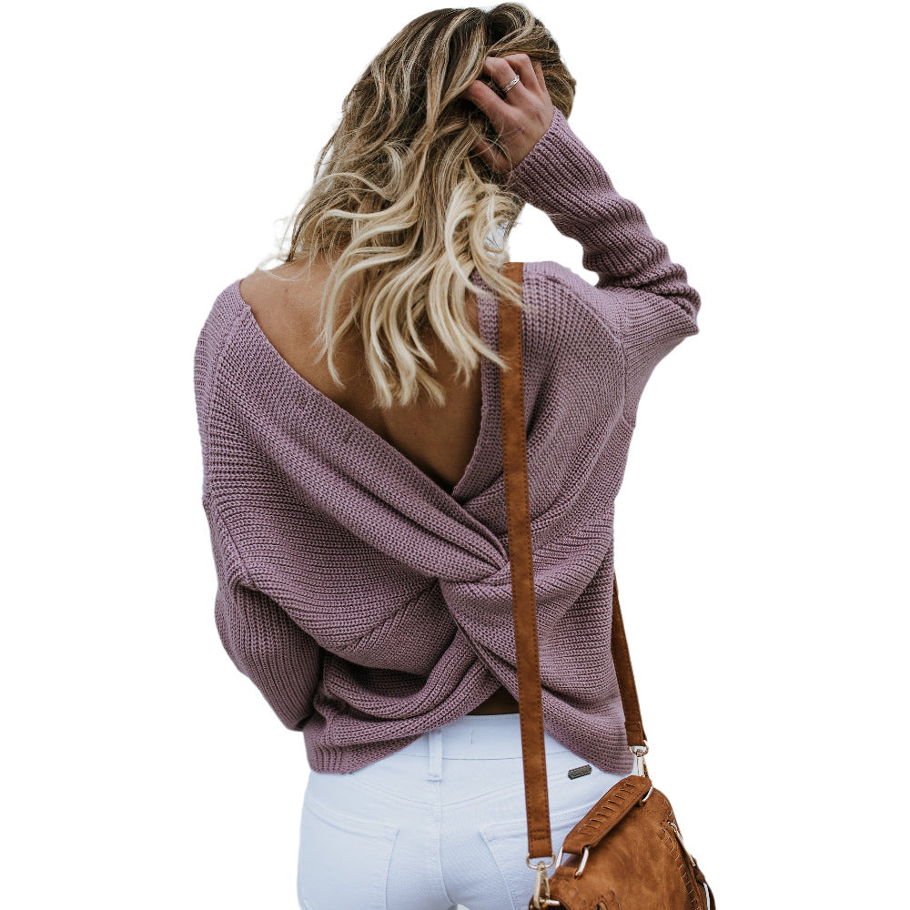 Casual knitted pullover for women with deep V-neck and playful design on the back Chic and Style