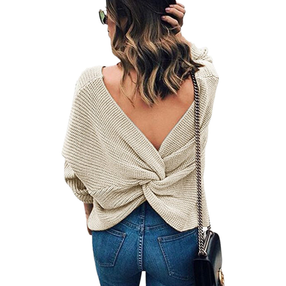 Casual knitted pullover for women with deep V-neck and playful design on the back Chic and Style