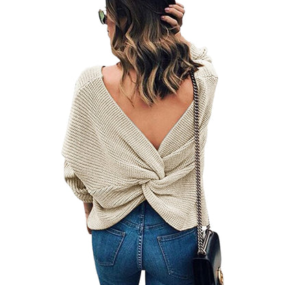 Casual knitted pullover for women with deep V-neck and playful design on the back Chic and Style