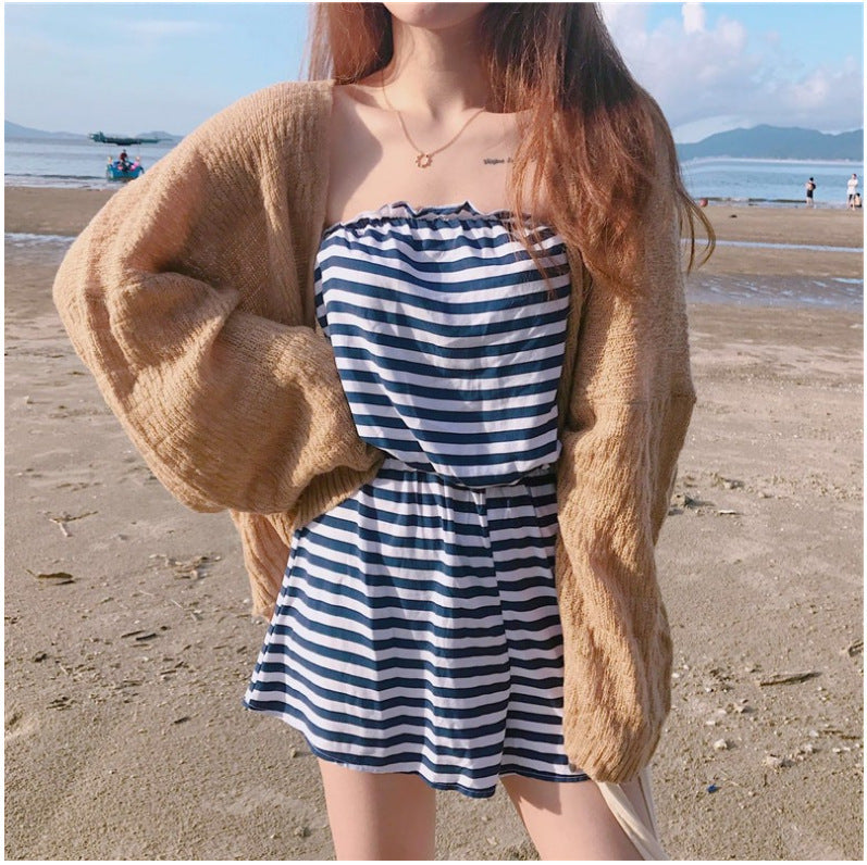 Robe de plage aérienne pour femmes avec des manches larges et un tissu décoratif Chic und Stil