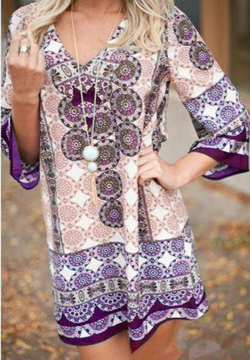 Robe courte décontractée pour femmes avec un motif mandala coloré et des manches évasées Chic und Stil